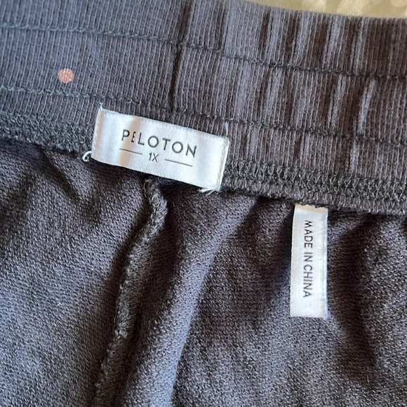 EUC Peloton Black and Rose Gold Dot Jogger size 1X - Picture 3 of 4